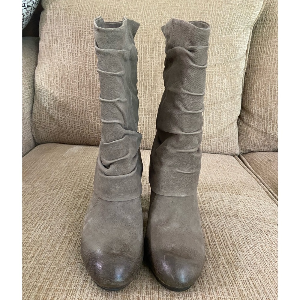 New without tags Vince Camuto leather ankle boot taupe size 8